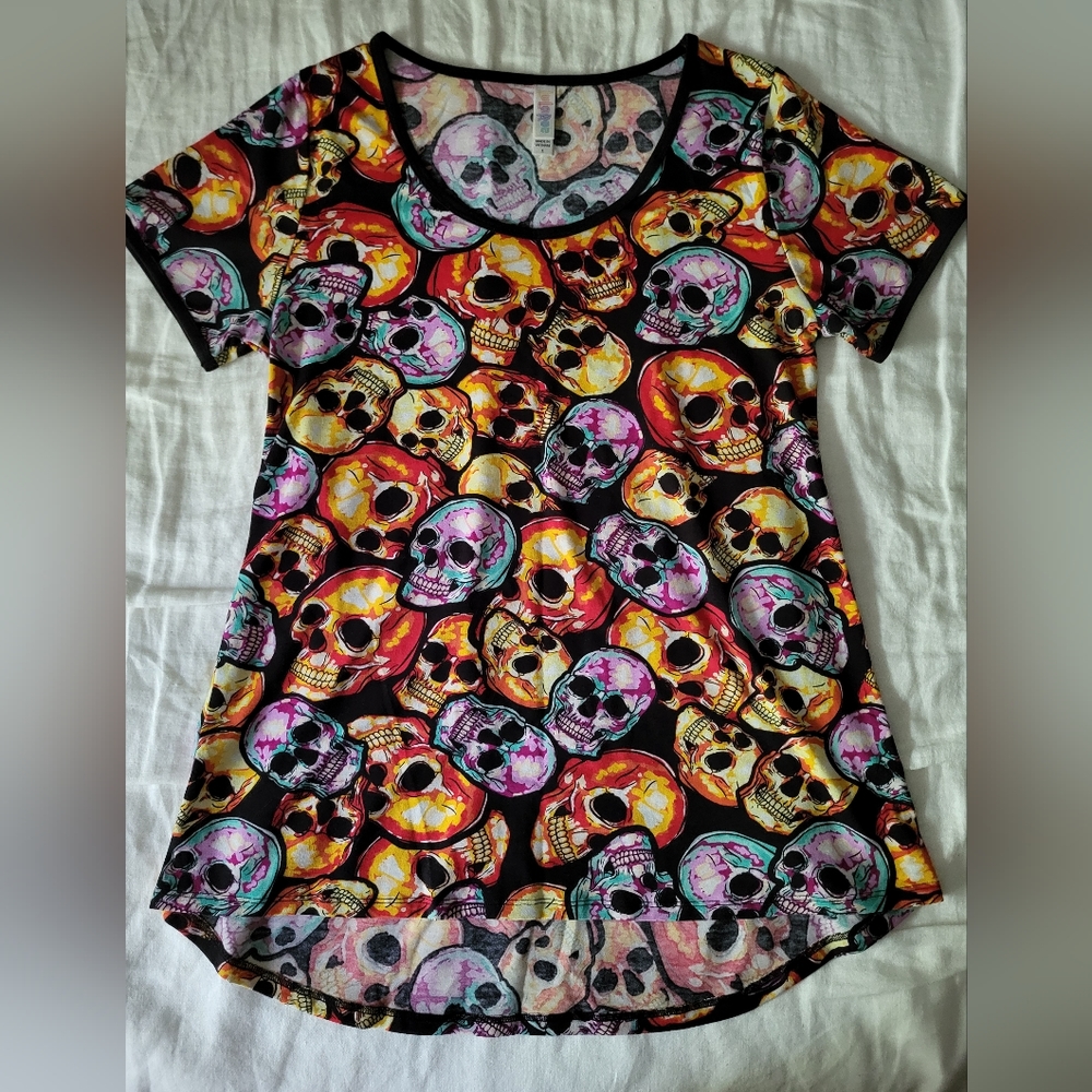 LuLaRoe Halloween Classic Tee Skulls